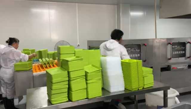 后疫情時代，中央廚房清洗設(shè)備介紹，洗碗機和洗箱機