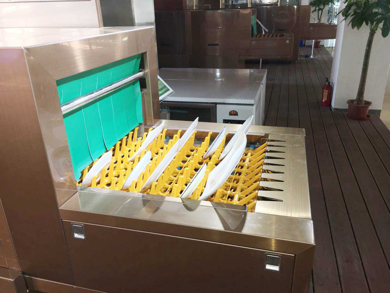 商用洗碗機貴嗎，買它劃算嗎？